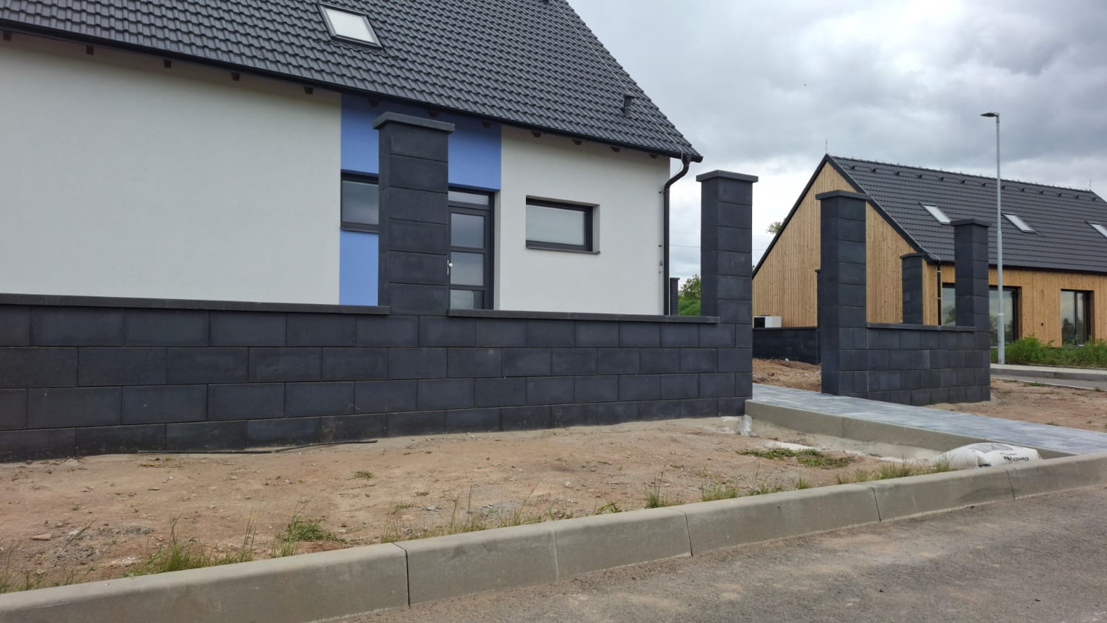 Zdivo: CS-beton Soloblok Černá