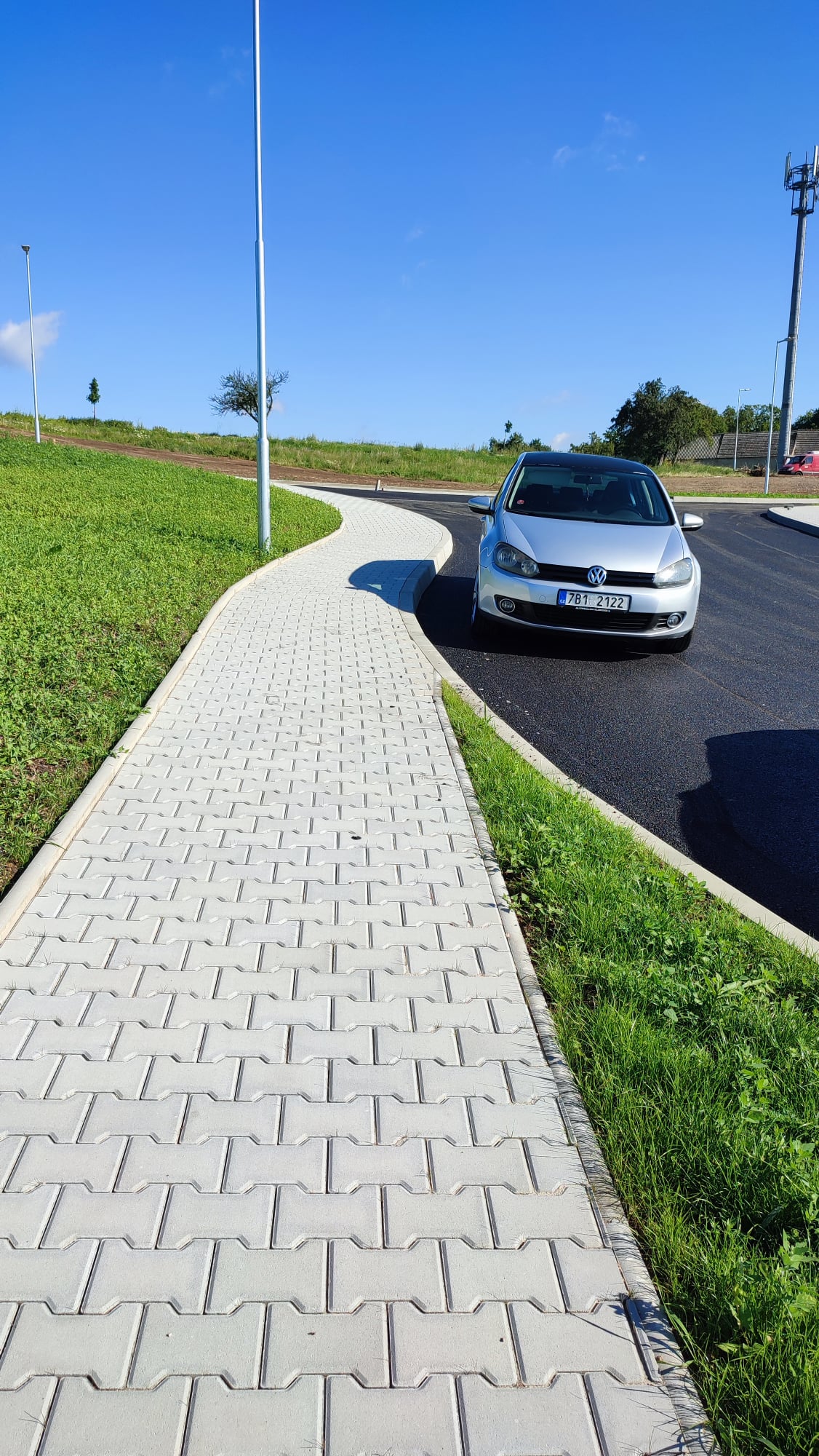 Realizace komunikací v Kačici lokalita BV5 – dlažba Kost a Cihla slepecká