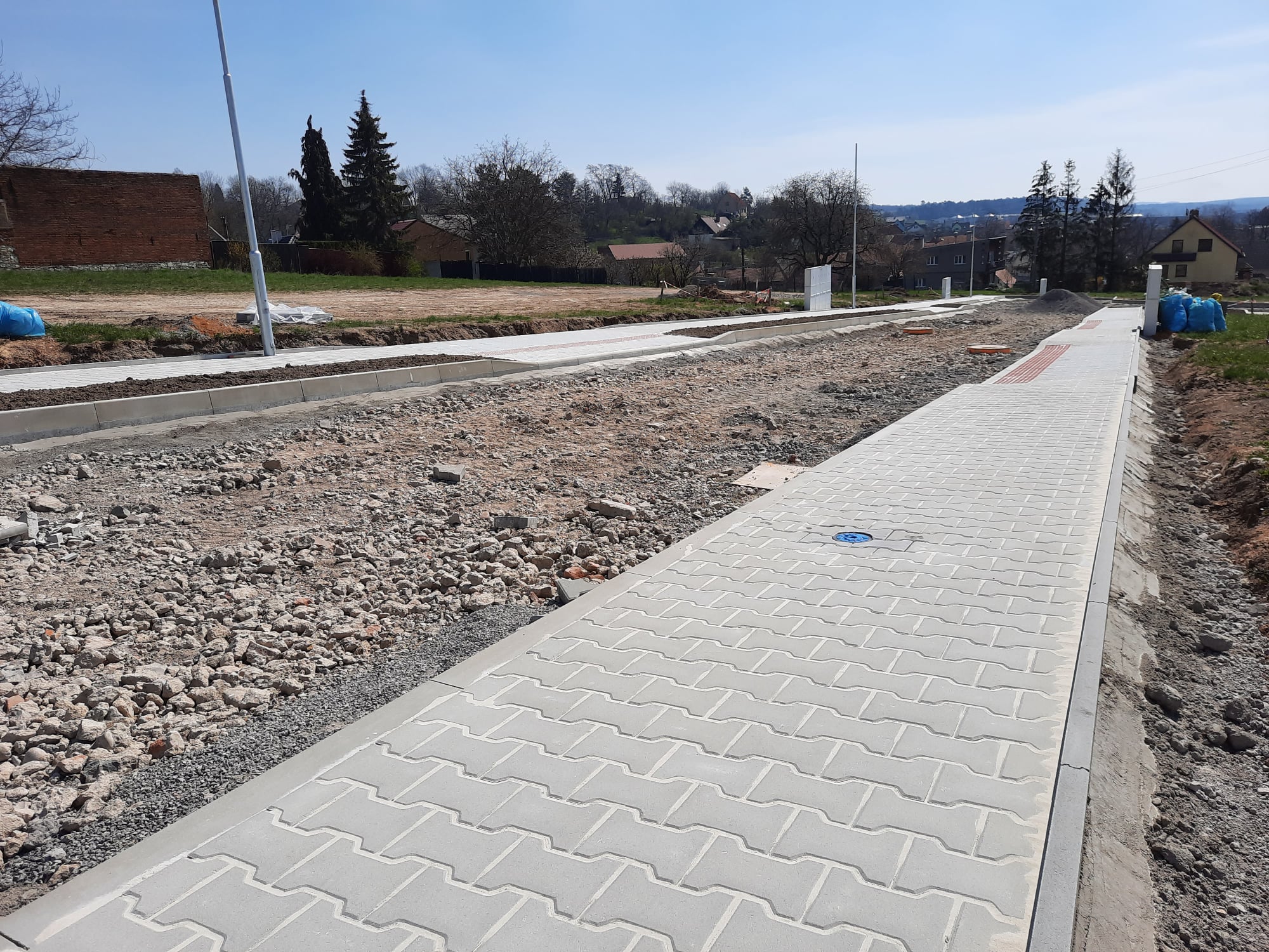 Realizace komunikací v Kačici lokalita BV5 – dlažba Kost a Cihla slepecká