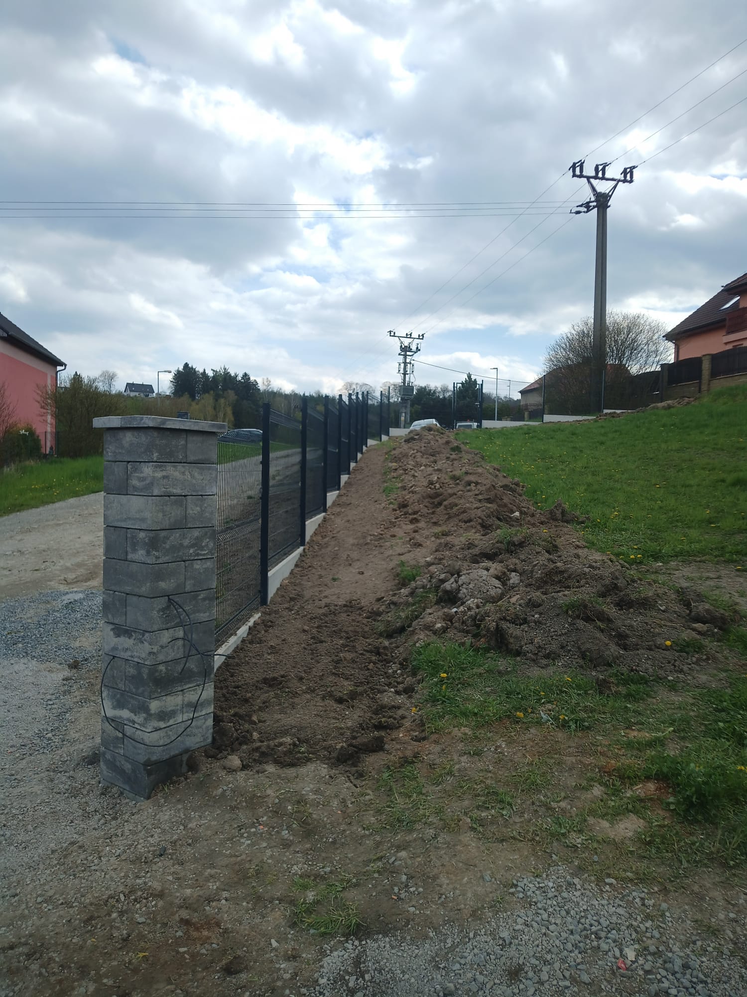 PRESBETON Rivago šedočerná + Pilecký Pilofor Antracit