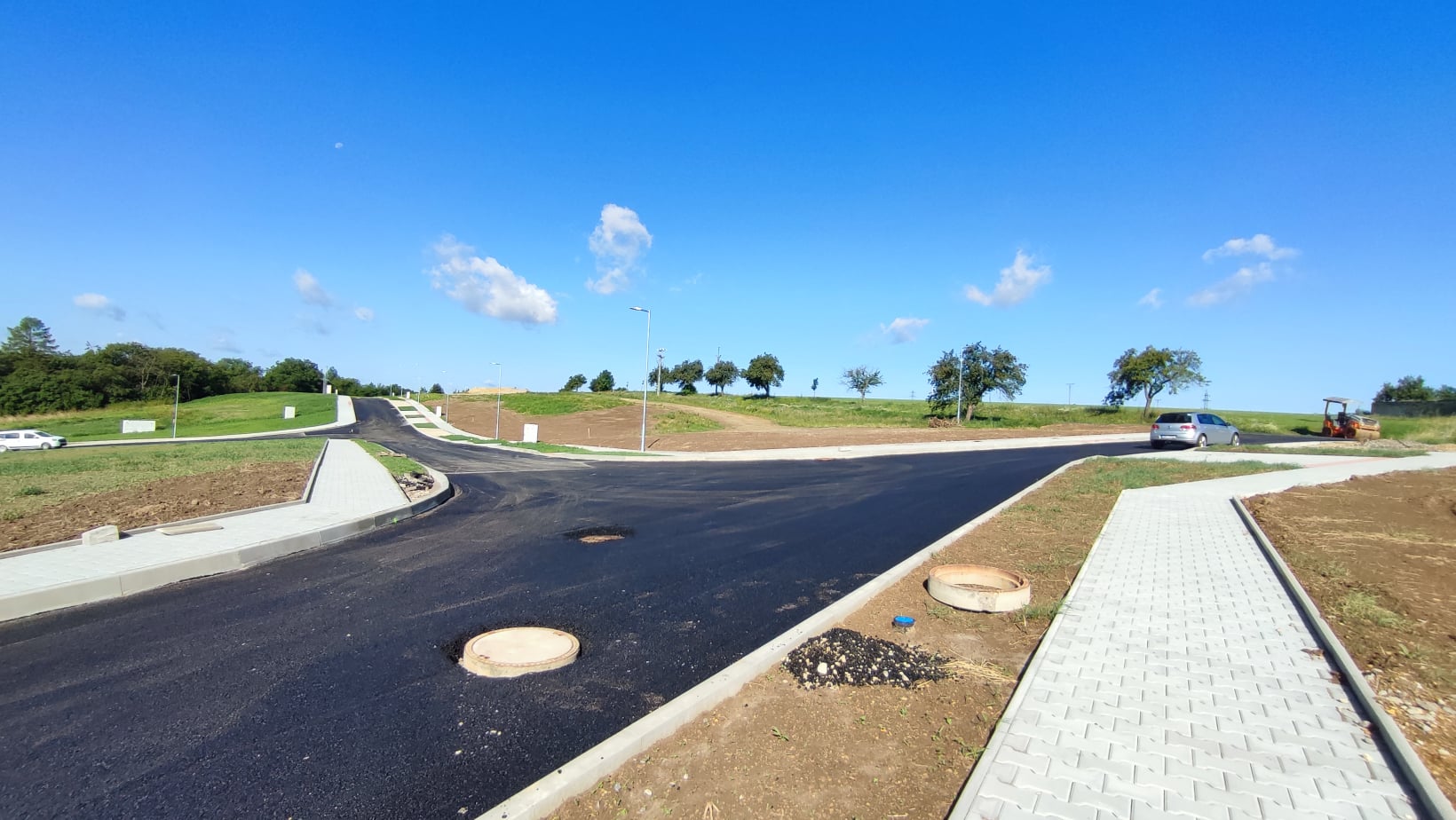 Realizace komunikací v Kačici lokalita BV5 – dlažba Kost a Cihla slepecká
