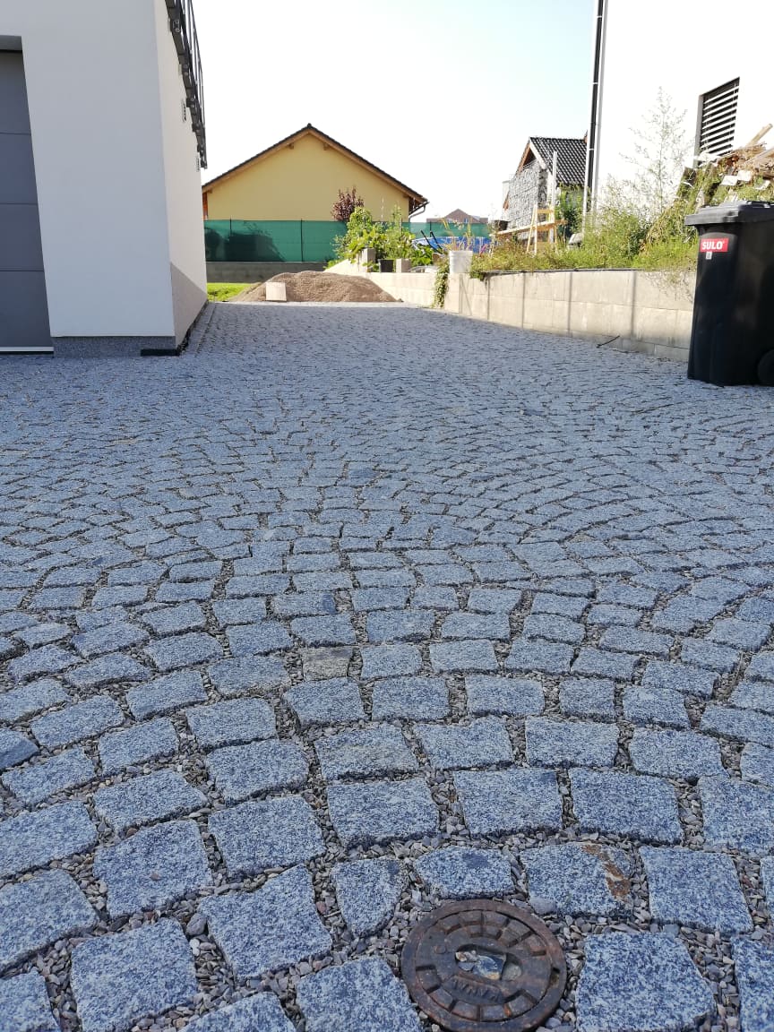 Žulová kostka