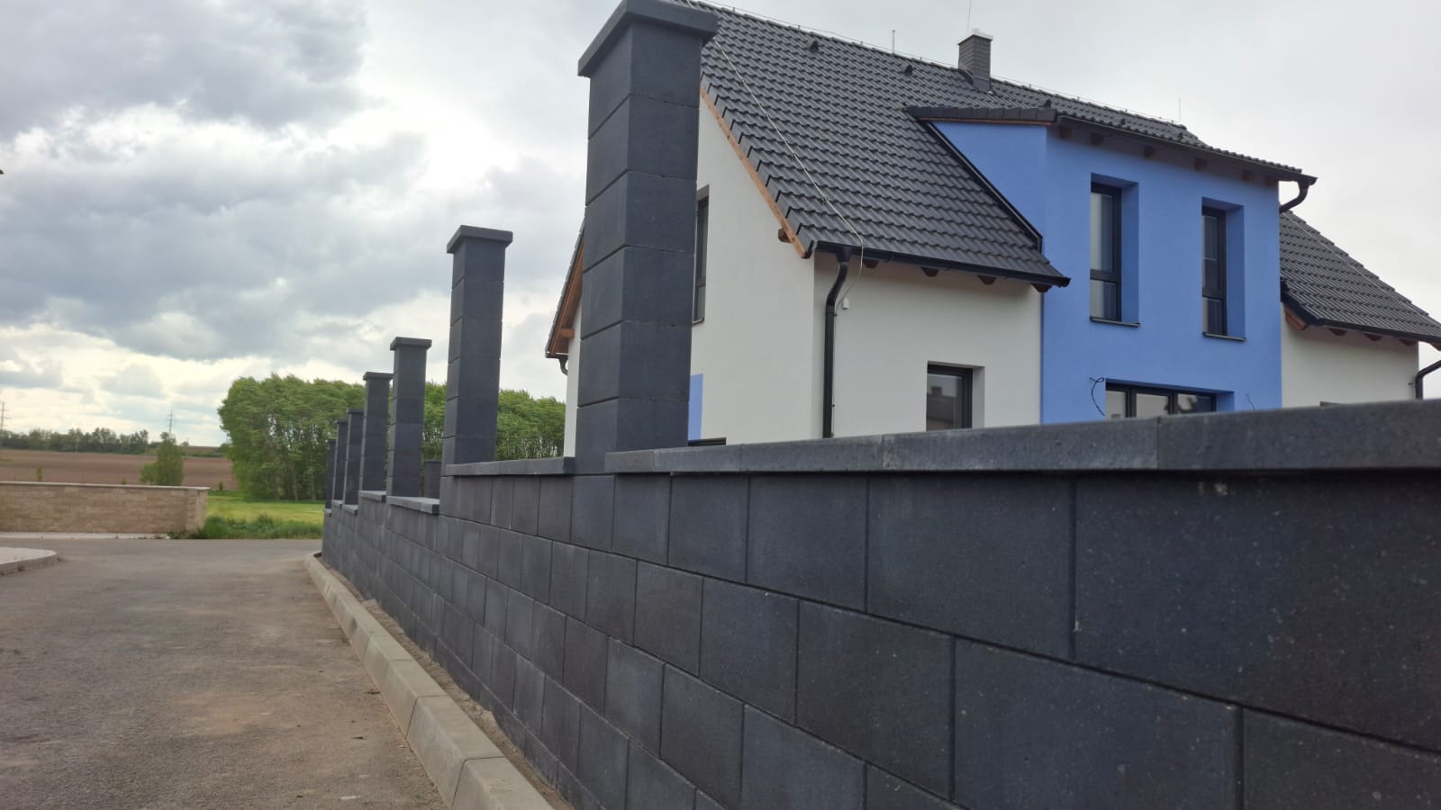Zdivo: CS-beton Soloblok Černá
