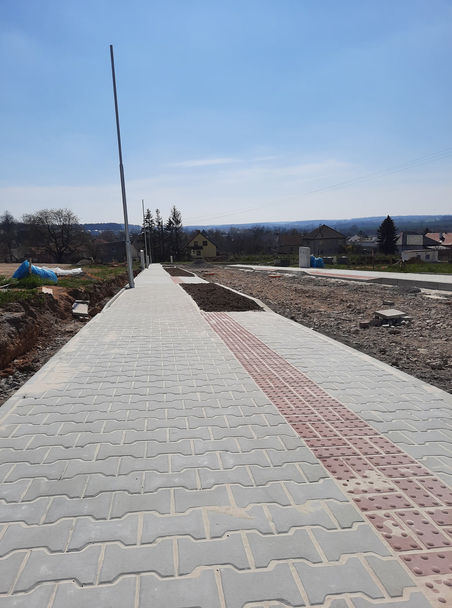 Realizace komunikací v Kačici lokalita BV5 – dlažba Kost a Cihla slepecká