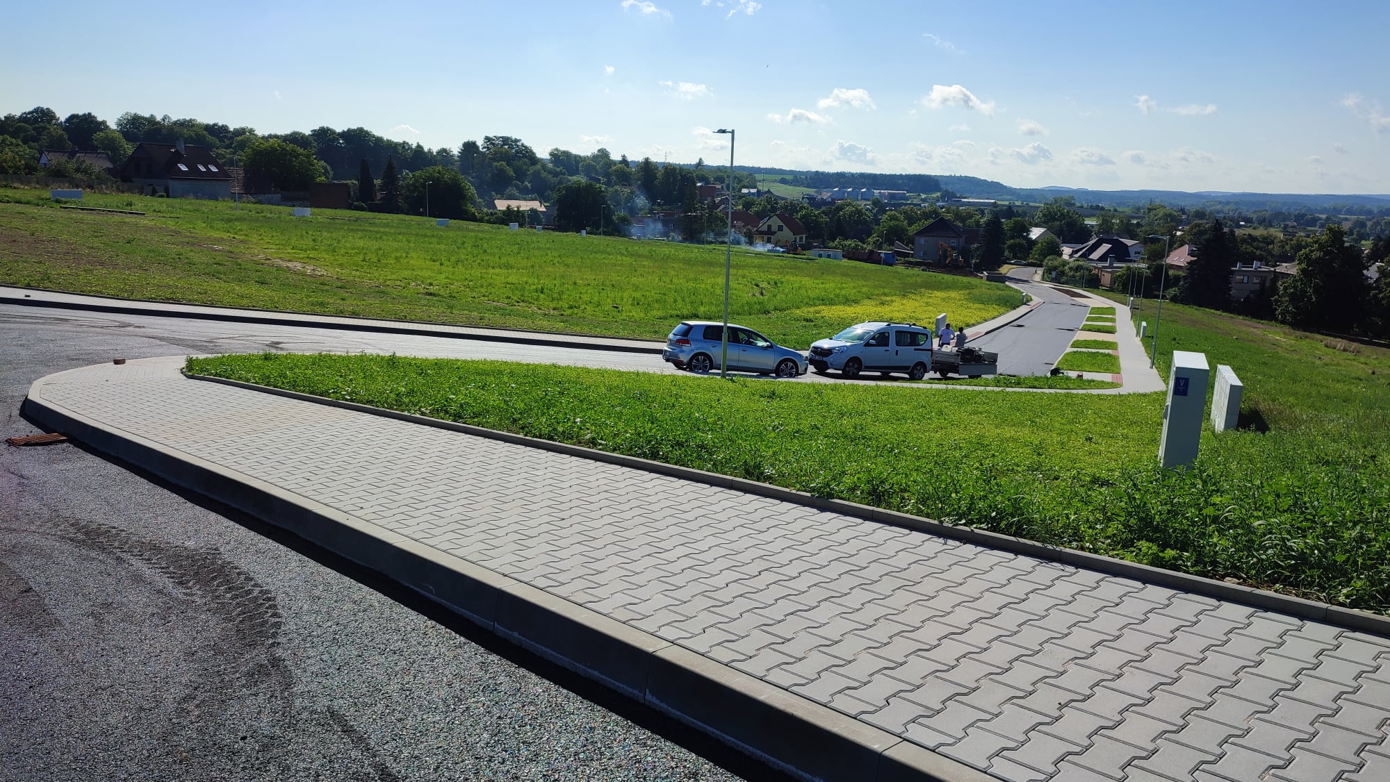 Realizace komunikací v Kačici lokalita BV5 – dlažba Kost a Cihla slepecká