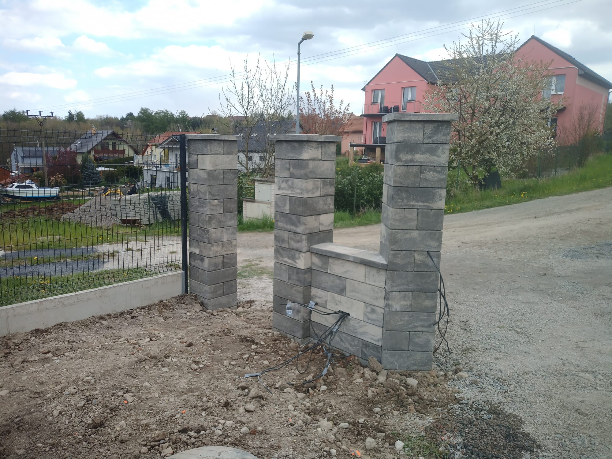 PRESBETON Rivago šedočerná + Pilecký Pilofor Antracit