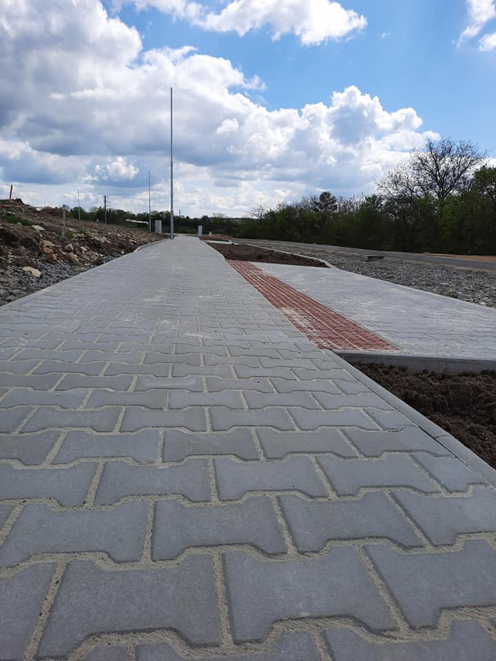 Realizace komunikací v Kačici lokalita BV5 – dlažba Kost a Cihla slepecká