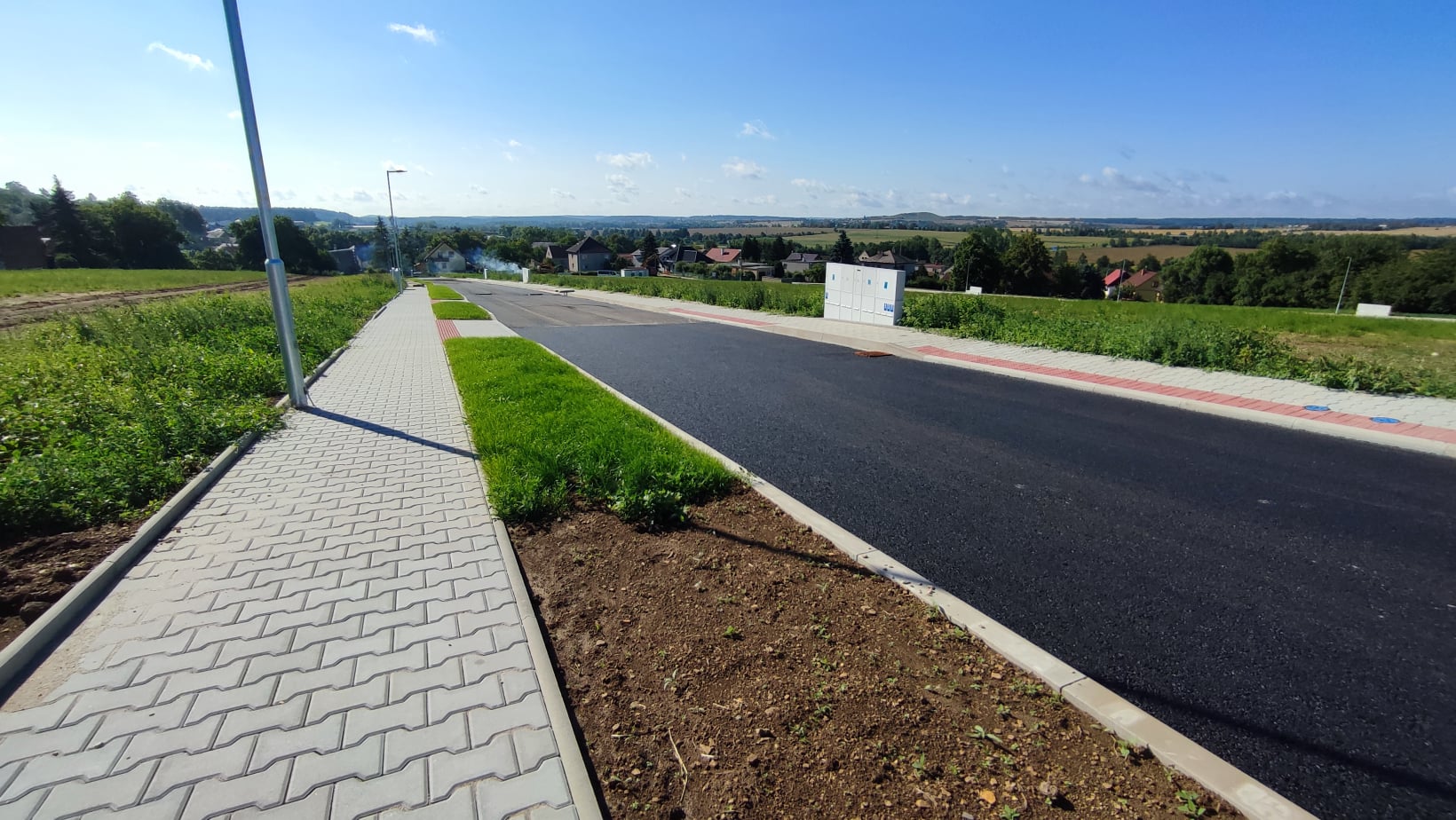 Realizace komunikací v Kačici lokalita BV5 – dlažba Kost a Cihla slepecká