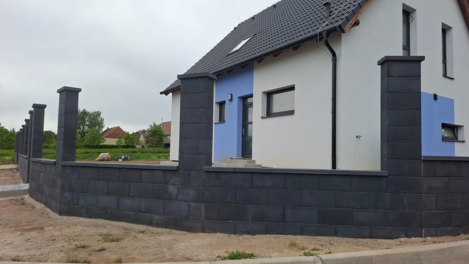 Zdivo: CS-beton Soloblok Černá