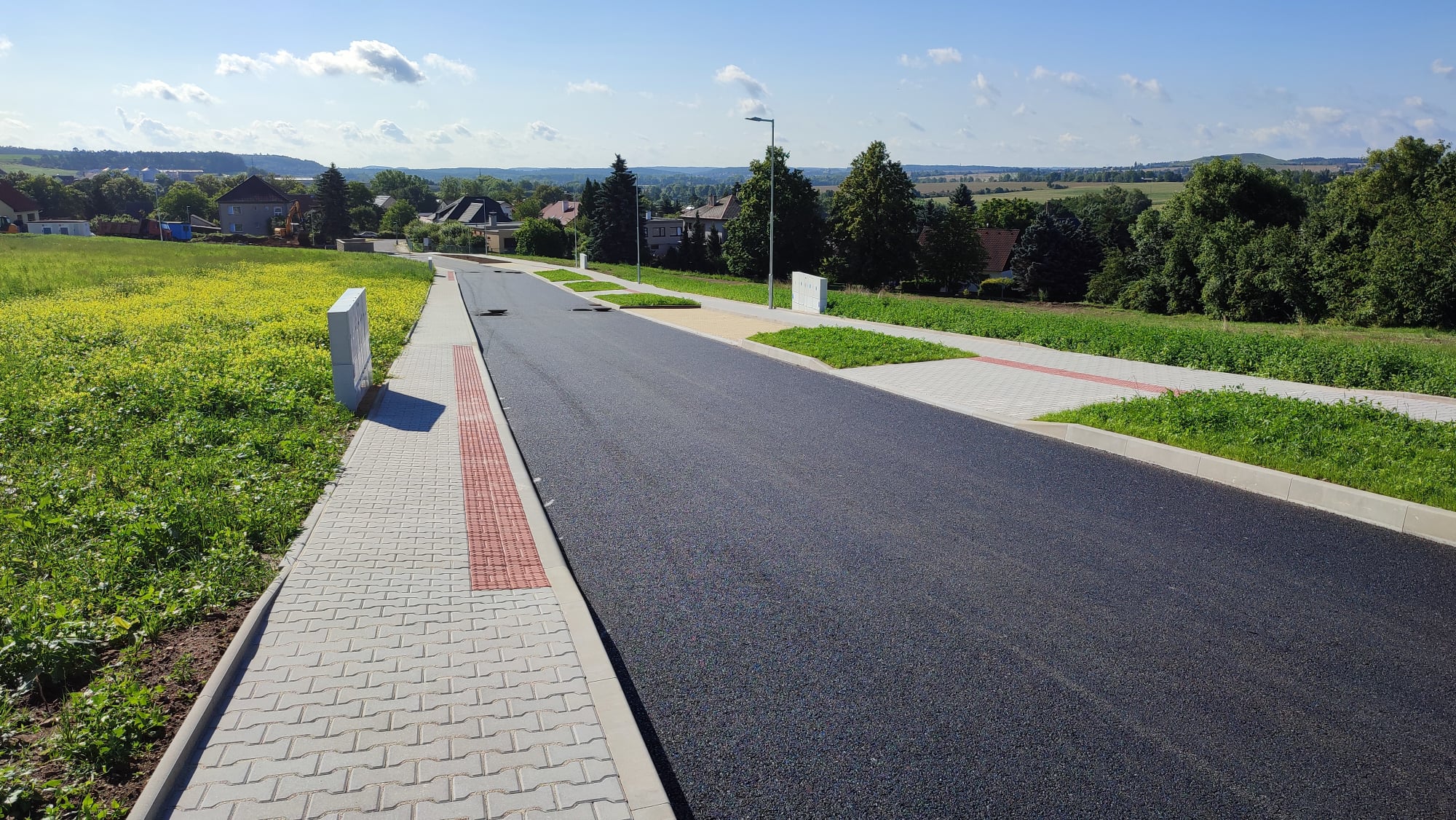 Realizace komunikací v Kačici lokalita BV5 – dlažba Kost a Cihla slepecká