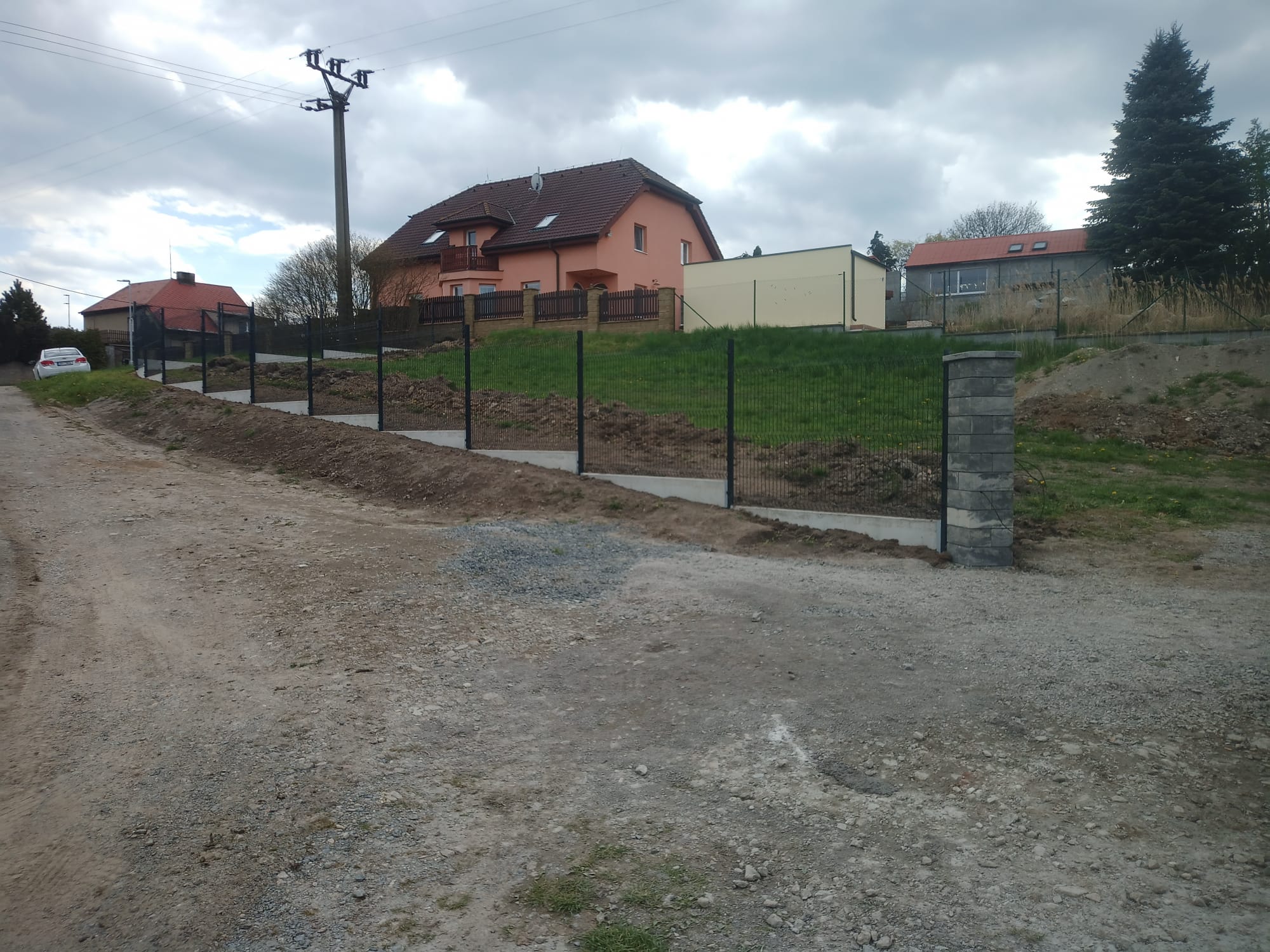 PRESBETON Rivago šedočerná + Pilecký Pilofor Antracit