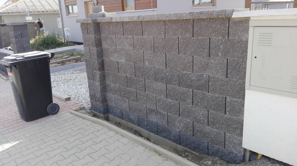 KB-blok černá štípaná
