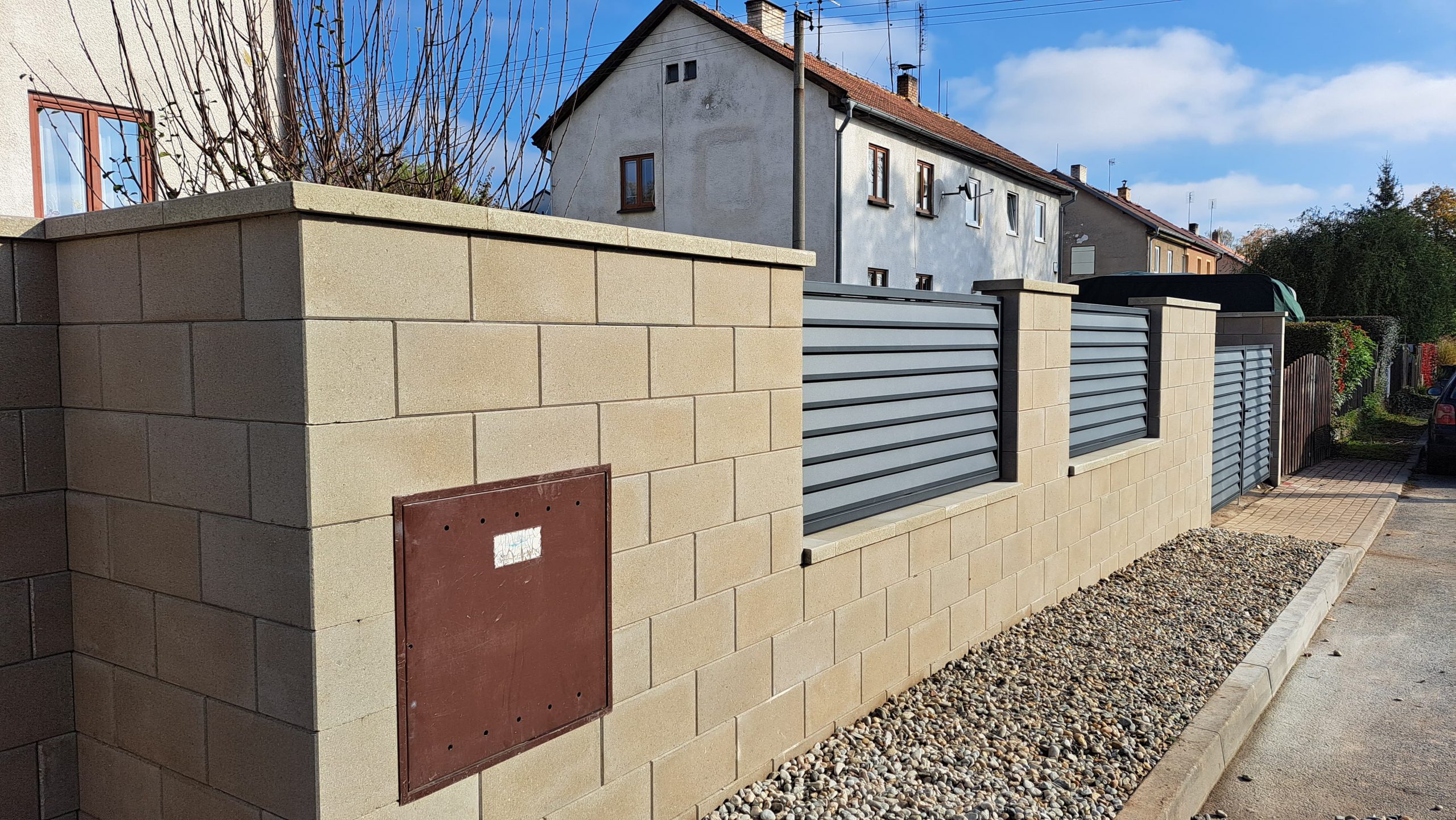 Zdivo: CS-beton Soloblok šedá – Plotové výplně: České ploty Imperial